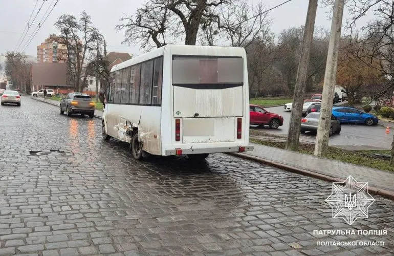 ДТП на улице Небесной Сотни в Полтаве: столкнулись легковое авто и маршрутка
