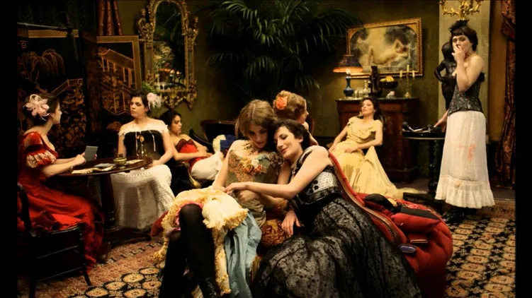 Во Франции снова спорят о «maisons closes»: правые предлагают вернуть регулируемые бордели «ради безопасности»