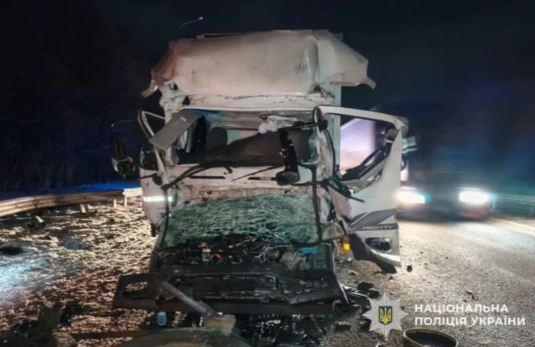 На трасі Київ — Харків загинув водій унаслідок зіткнення двох вантажівок у Пирятинській громаді