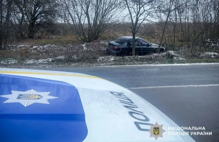 У Кам’янопотоківській громаді знайшли легковик із тілом водія на узбіччі