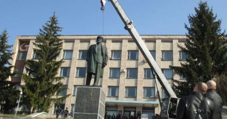Бронзовий пам’ятник Леніну у Великій Багачці продали за 742 тисячі гривень