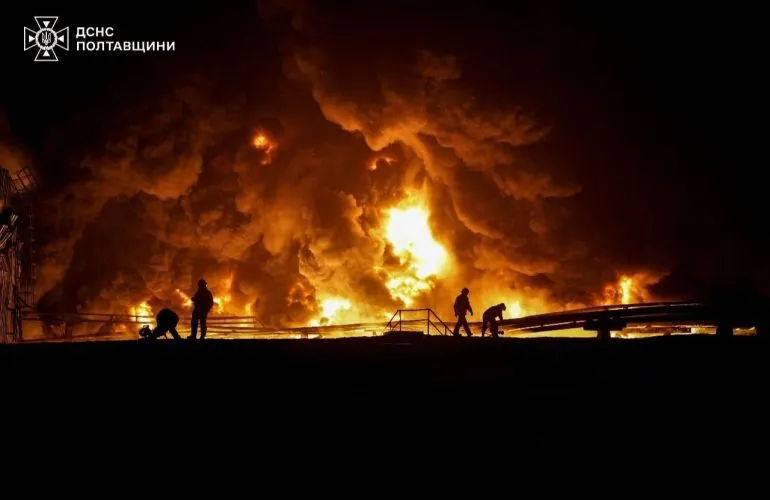 ДСНС повністю ліквідувала пожежі після нічної атаки на енергооб’єкти Кременчуцького району