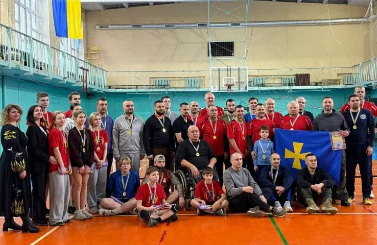 У Полтаві провели ветеранський турнір з волейболу сидячи «Єдність сильних»