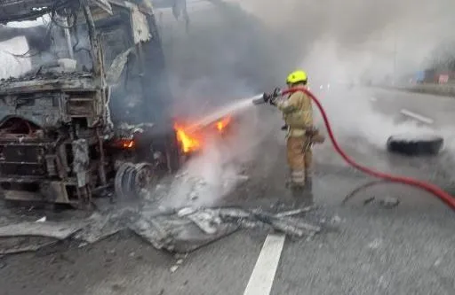 Пожежа на трасі біля Решетилівки: повністю згоріла кабіна вантажівки