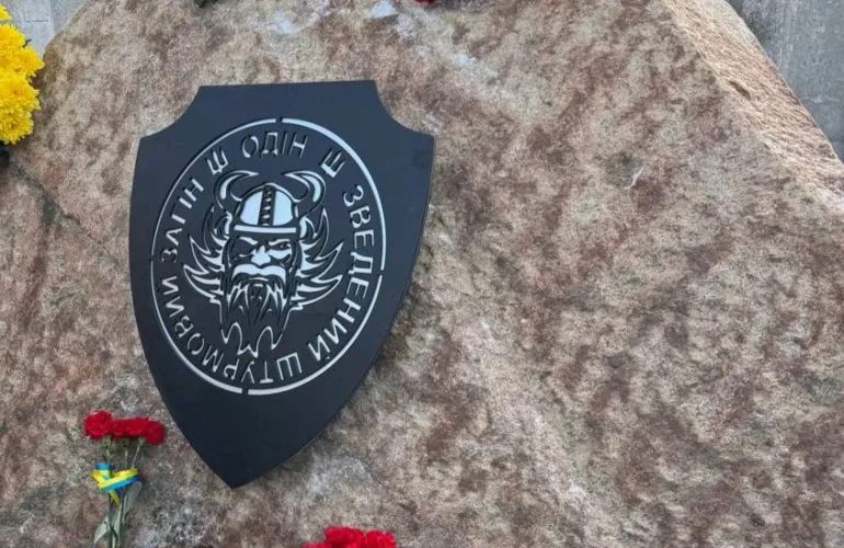 В Полтаве открыли обелиск в честь воинов сводного штурмового отряда «Один»