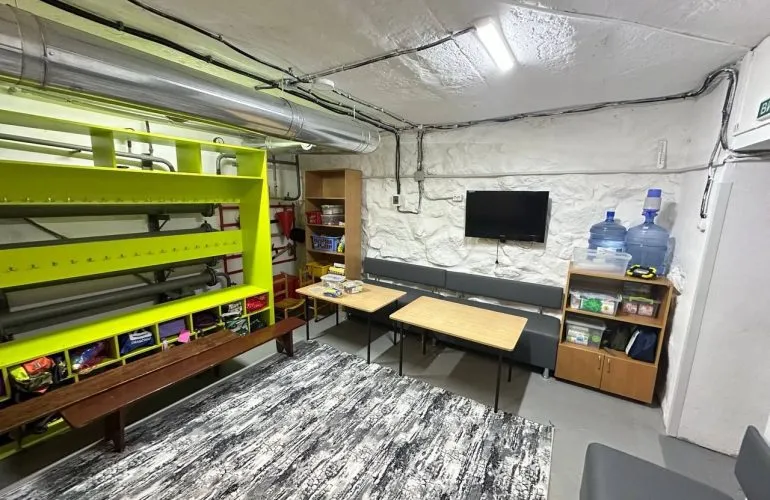 Валерий Пархоменко проверил состояние укрытия в Полтавской школе №43