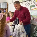 Прокурор Полтавщини: роздача пакетів із прізвищем депутата у школах – порушення закону