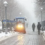 У Полтаві триває ліквідація наслідків першого снігопаду: залучена спецтехніка