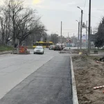 На вулиці Панянки облаштовують додаткову смугу для об’їзду провалля колектора