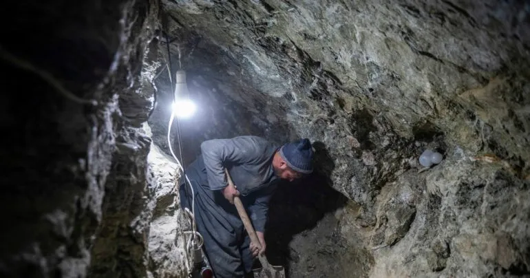 Зіткнення на золотих копальнях Афганістану: роль Китаю та проблеми галузі