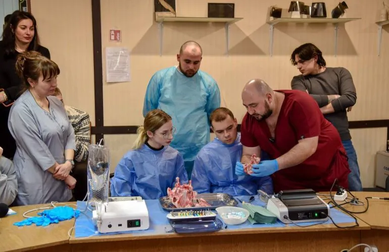 Студенти ПДМУ опановують кісткову пластику в стоматології