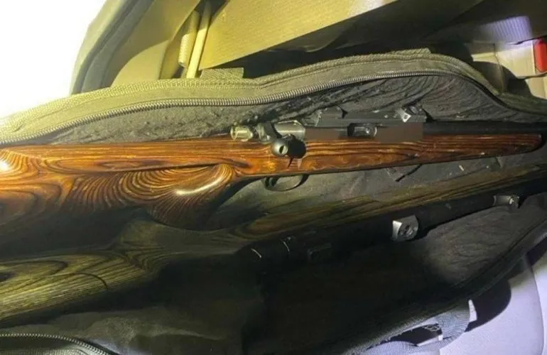 В Полтаве остановили автомобиль с тушами животных и вероятным оружием