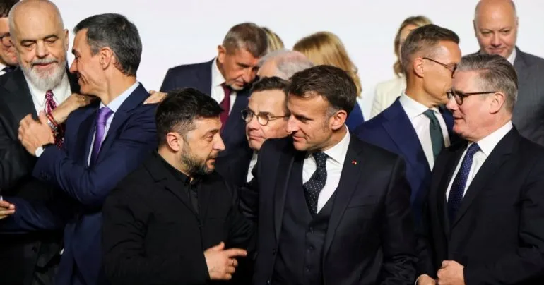 В Париже продолжаются консультации по гарантиям безопасности и завершению войны в Украине