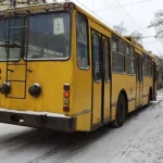В Полтаве приостановили движение троллейбусов из-за обледенения сети