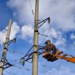 Правительство вводит доплаты энергетикам ремонтно-восстановительных бригад