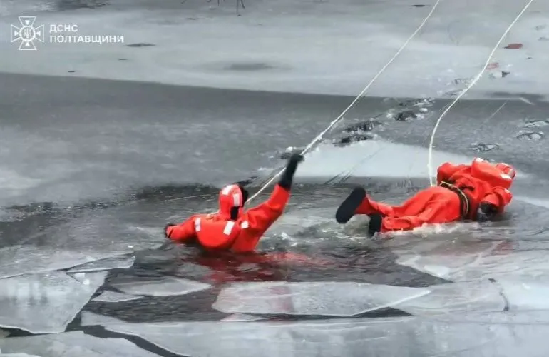 Полтавские спасатели предупреждают о опасности тонкого льда на водоемах