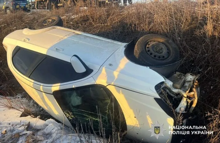 Смертельное ДТП на Полтавщине: легковой автомобиль перевернулся в кювет, водитель погиб