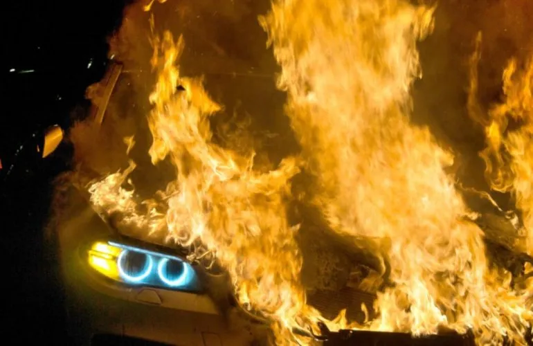 Пожежа знищила легкові автомобілі у селі Петрівка Полтавської громади