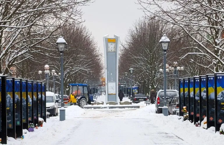 Міська влада Полтави вирішила не демонтовувати годинник Соболєва на Алеї Героїв