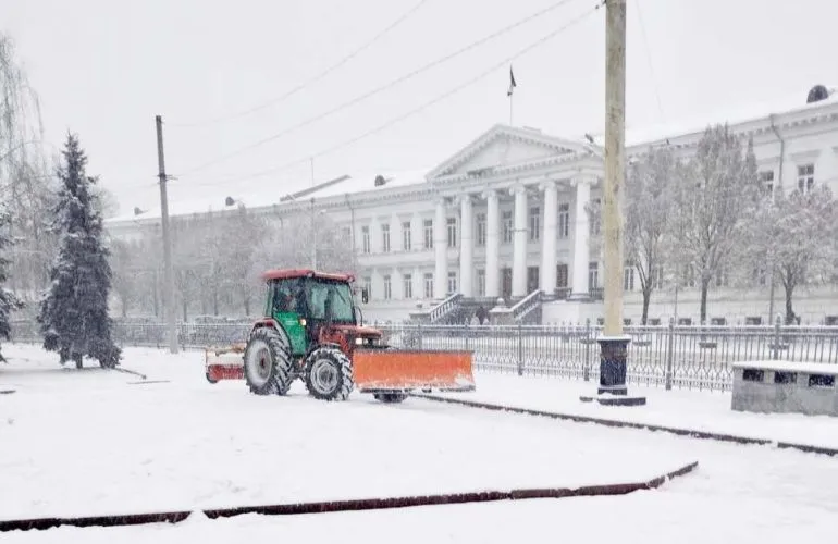 У Полтаві розповіли, як організовано прибирання доріг під час снігопаду