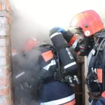 У Полтаві пожежа в гаражі через буржуйку знищила авто та обладнання, власник отримав опіки