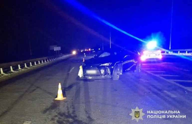 На трасі М-03 біля Верхолів зіткнулися Lexus і Nissan, обидві водійки в лікарні