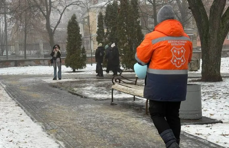 Крижаний дощ у Полтаві: бізнес має посипати тротуари біля закладів