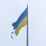 У Полтаві крижаний дощ пошкодив найбільший державний прапор області