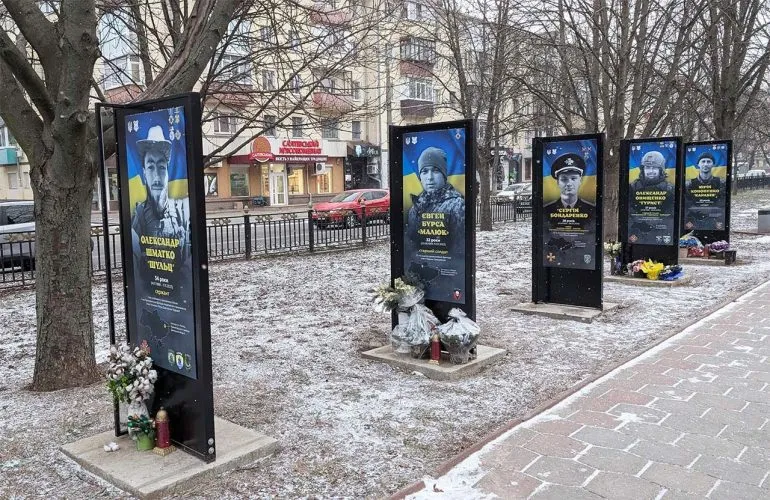 Водитель, который повредил мемориальные щиты в Полтаве, оплатил ущерб и лишился прав