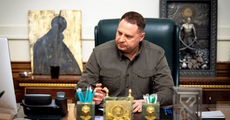 Колишнього голову ОП Андрія Єрмака знайшли в Києві, він не відповів