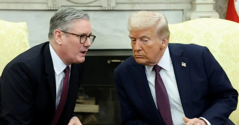 Стармер назвал удары России по Украине «варварскими» в разговоре с Трампом