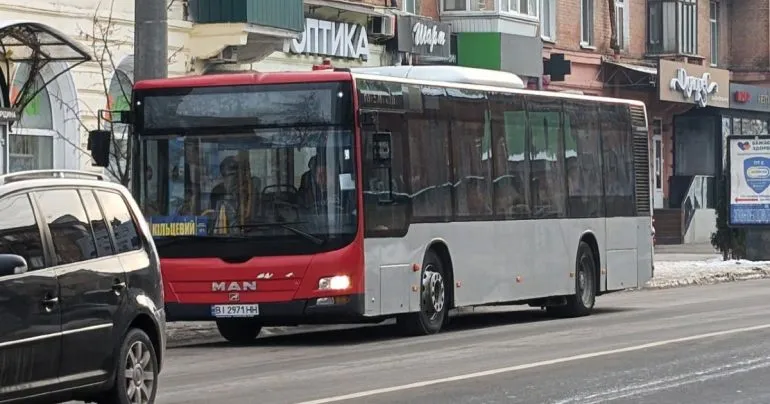 Почему в Полтаве пока не вводят большие автобусы — объяснение властей