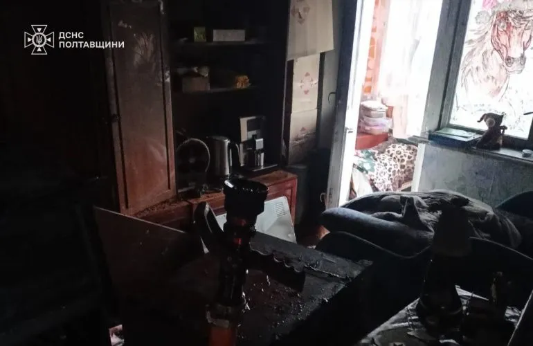 В Полтаве на Алмазном спасатели вынесли из горящей квартиры двоих детей