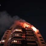 Пожежа в підвалі полтавської багатоповерхівки: рятувальники в апаратах