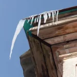 У Полтаві витратять майже 100 тис. грн на очищення дахів від нальоді