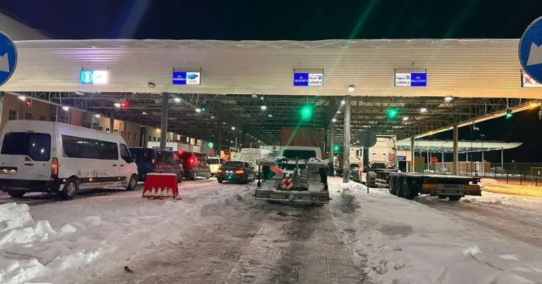 Полтавская ОВА отменило согласование: депутаты и чиновники будут лишь отчитываться о поездках за границу