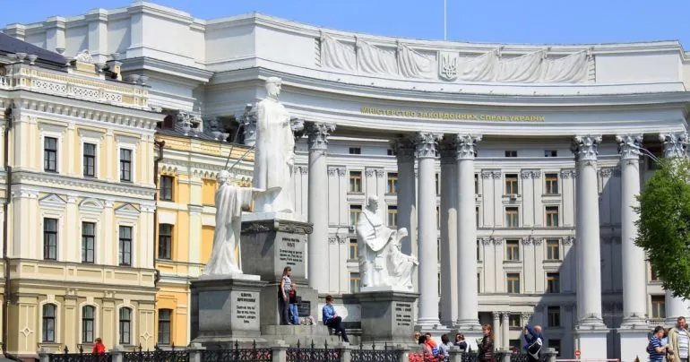 МЗС: украинских инкассаторов в Венгрии держали 28 часов в наручниках
