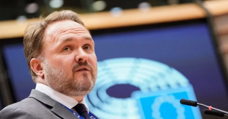 Єврокомісар про енергетику: ЄС не відновлюватиме зв’язків із росією