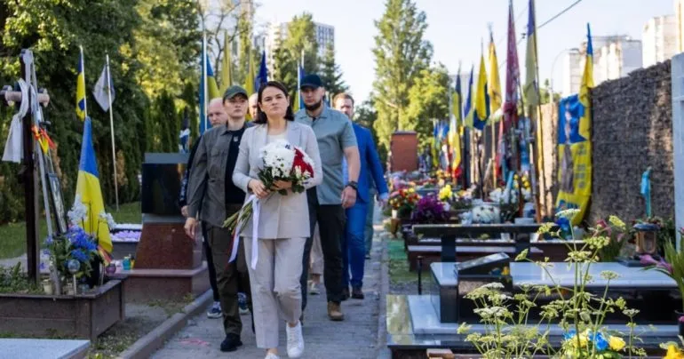 Тихановська розпочала візит до Києва вшануванням пам’яті Марії Зайцевої