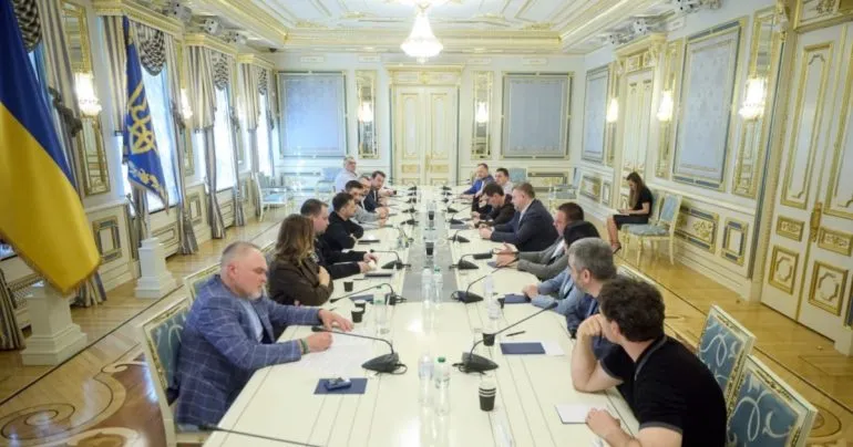 Зеленский согласовал приоритеты с фракцией «Слуга народа»