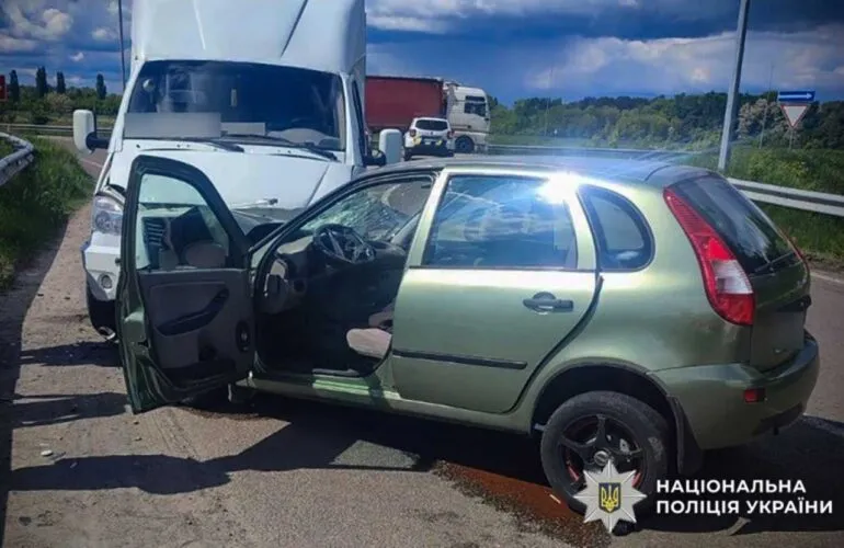 Поблизу Лубен ВАЗ зіткнувся з мікроавтобусом: четверо травмованих