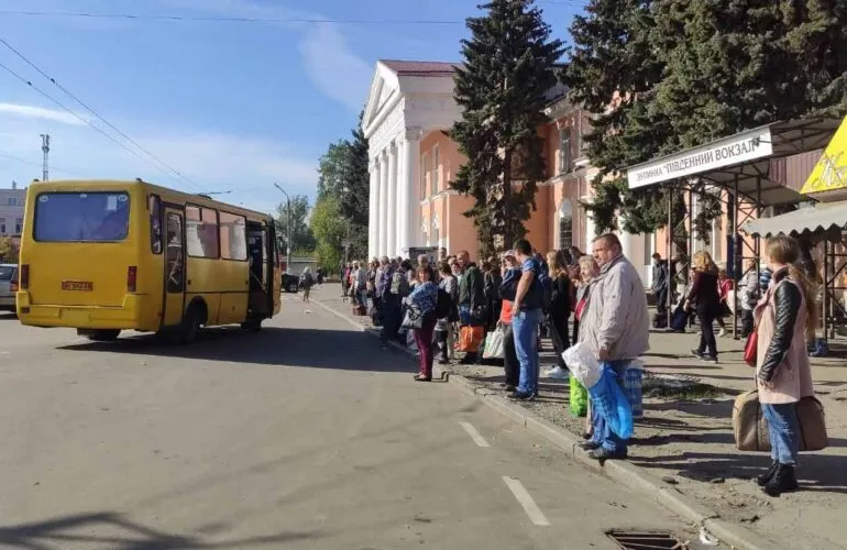 У Полтаві оголосили тендер на капітальний ремонт зупинок Південного вокзалу та Левади